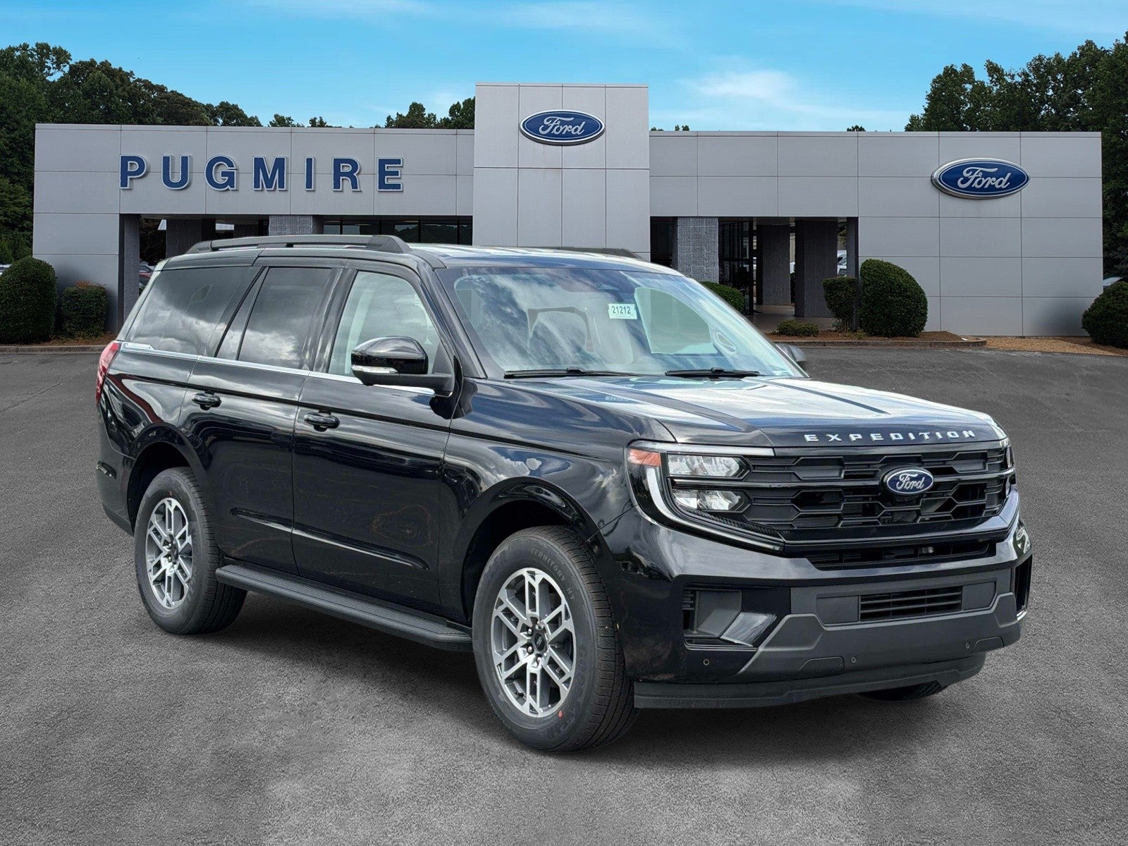 2026 Ford Expedition ACTIVE 4X2 in Agate Black Metal — front three-quarter view