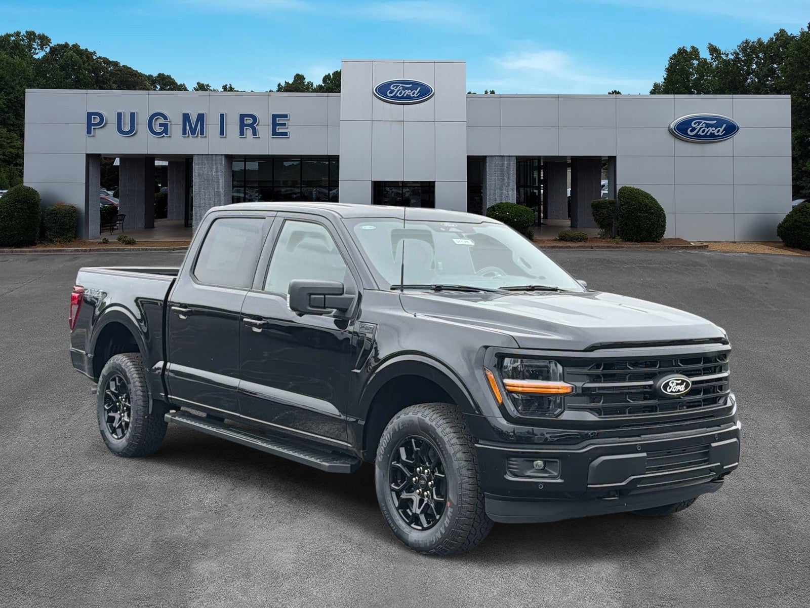2026 Ford F-150 XLT 4WD SUPERCREW 5.5' BO in Agate Black Metal — front three-quarter view