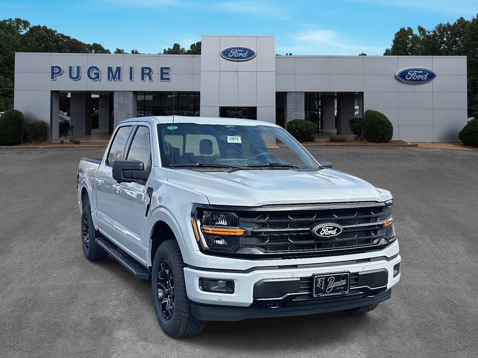 2026 Ford F-150 XLT 4WD SUPERCREW 5.5' BO in Avalanche — front three-quarter view