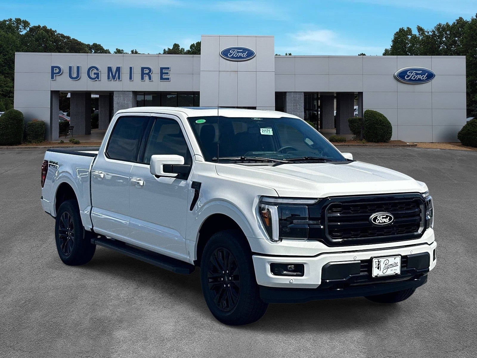 2026 Ford F-150 LARIAT 4WD SUPERCREW 5.5' in Star White Metall — front three-quarter view