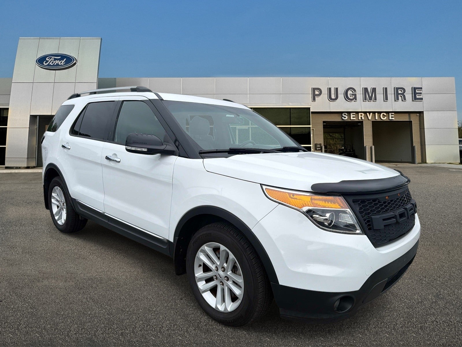 2013 Ford Explorer XLT in Oxford White — front three-quarter view