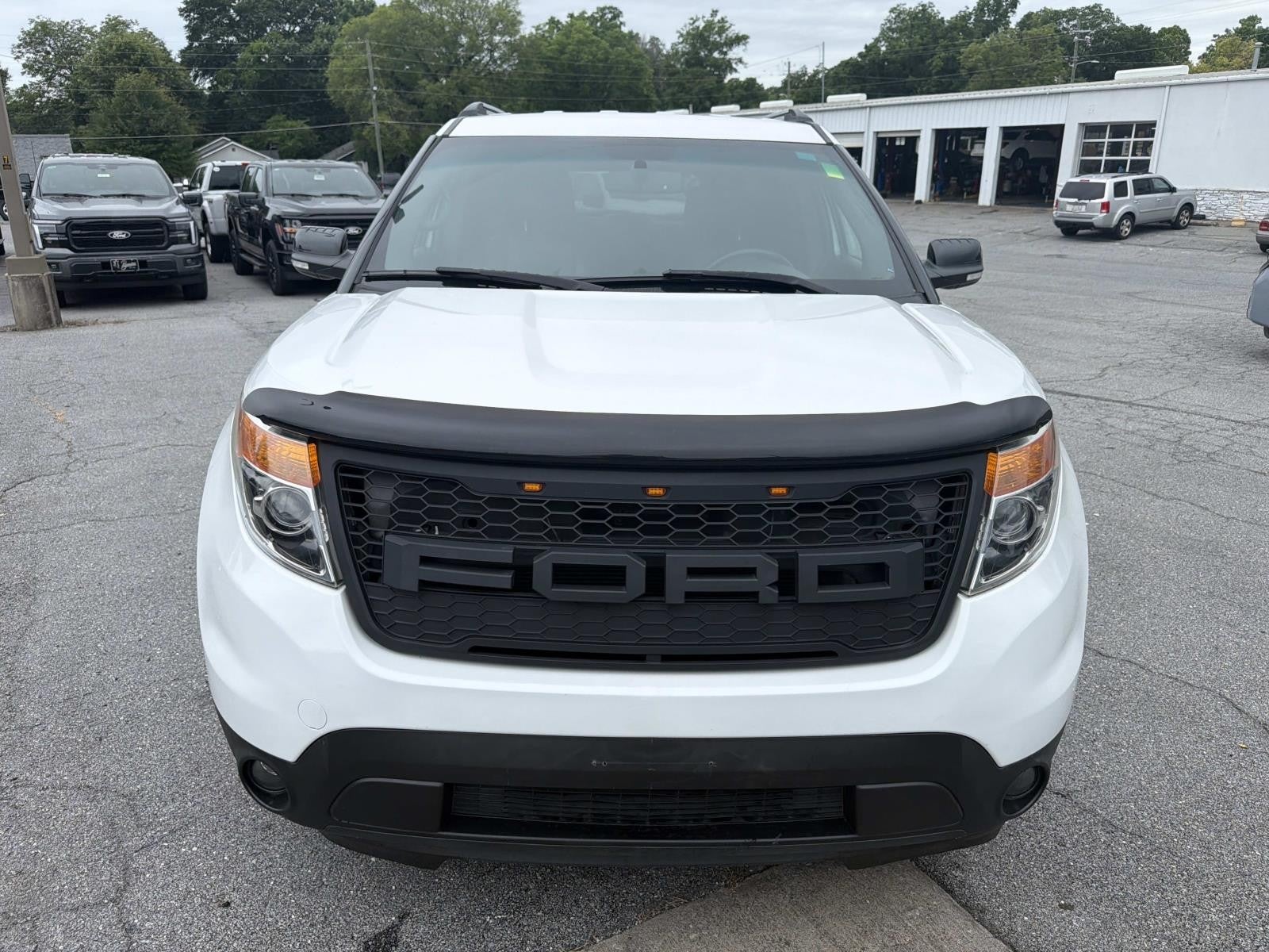 2013 Ford Explorer — side profile view