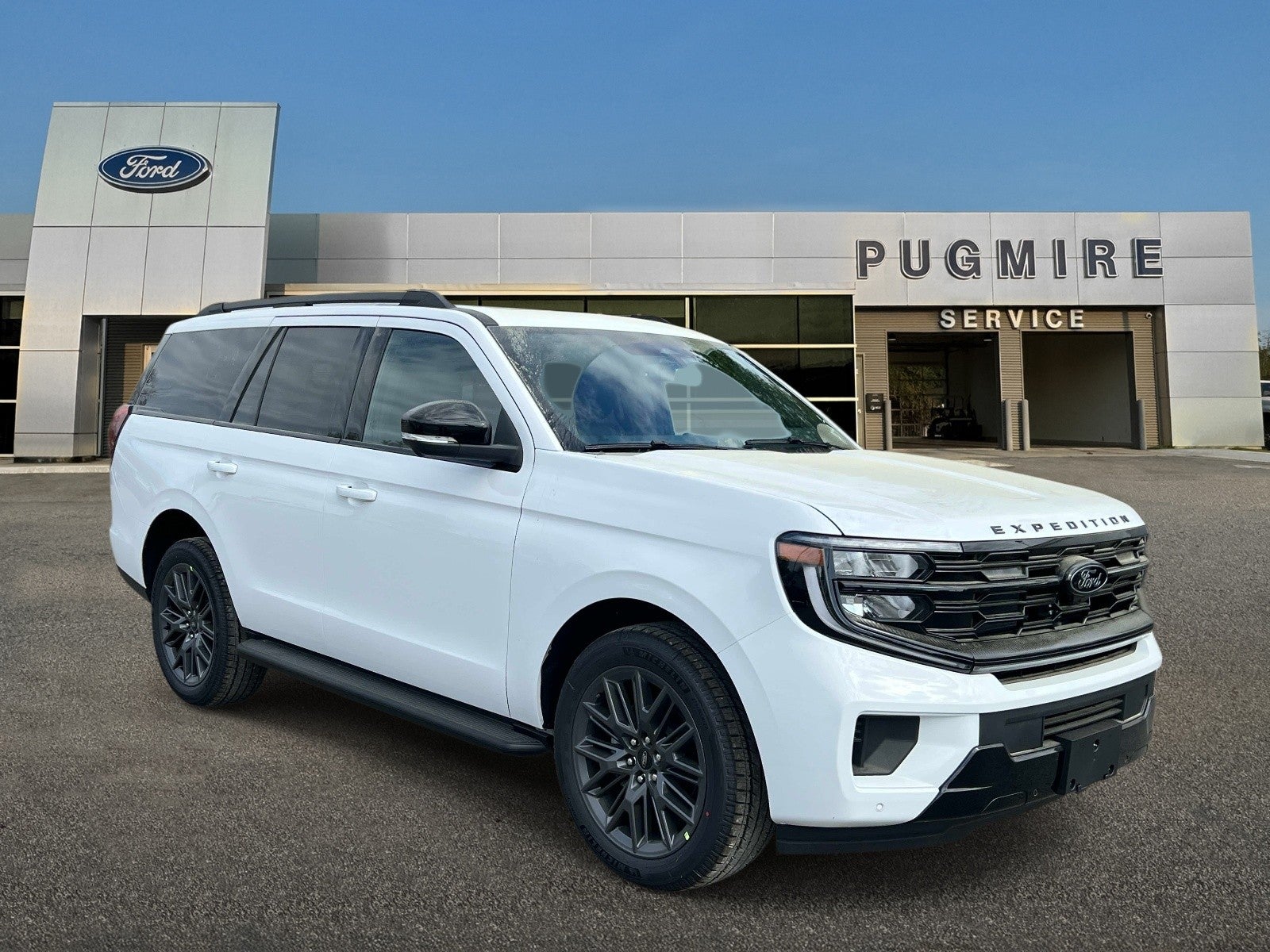 2026 Ford Expedition PLATINUM 4X4 in Oxford White — front three-quarter view