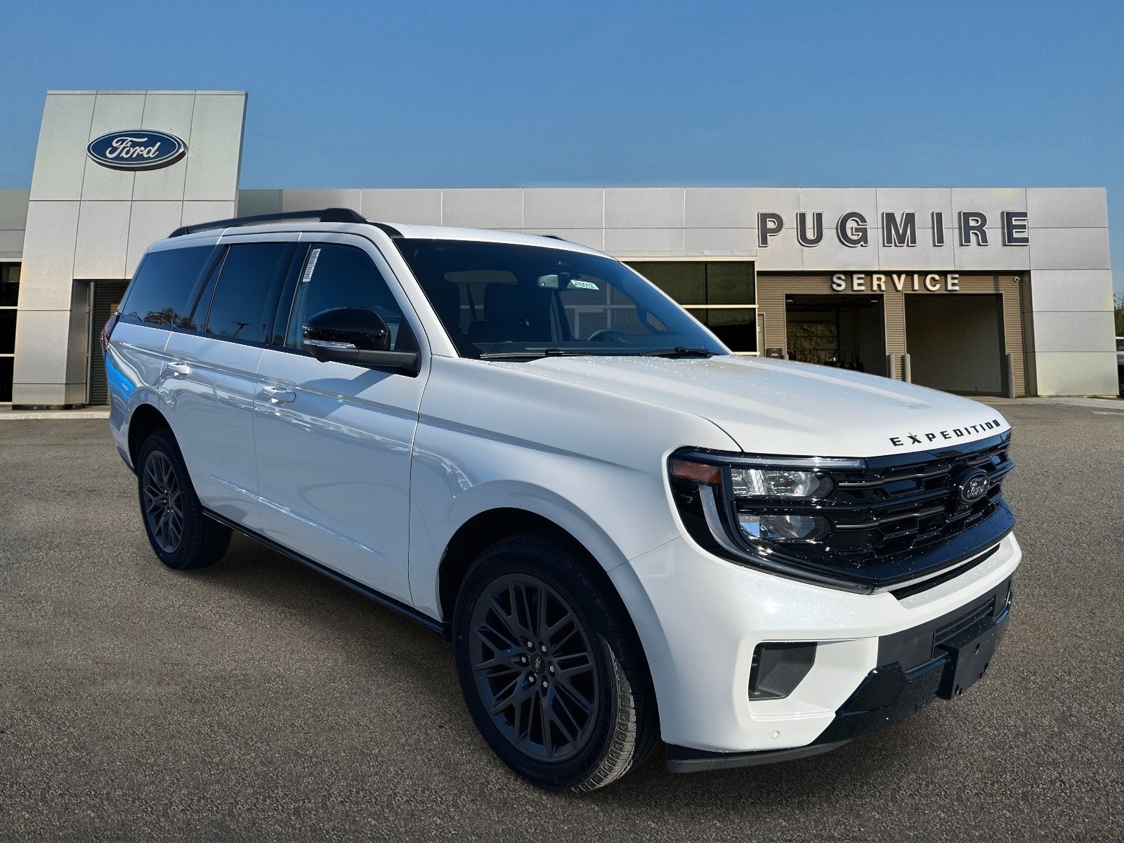 2025 Ford Expedition PLATINUM 4X4 in Star White Met — front three-quarter view