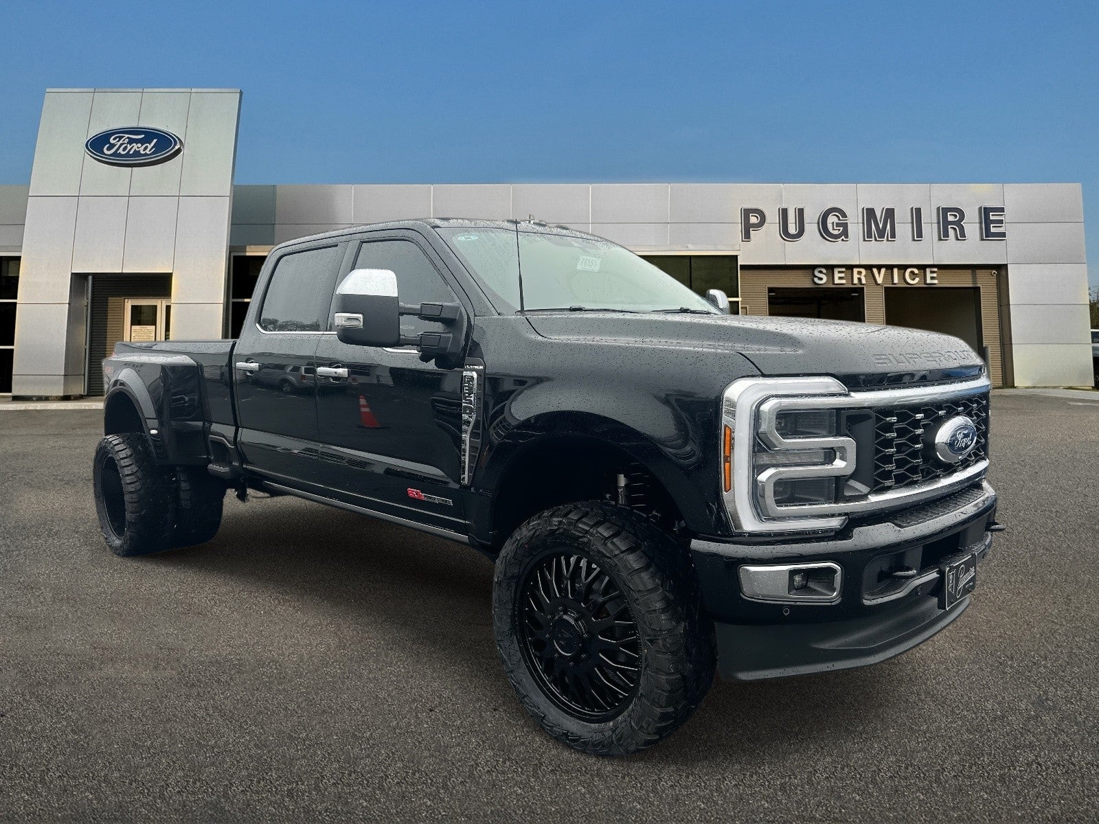 2026 Ford Super Duty F-350 DRW PLATINUM 4WD CREW CAB 8' PUG PACKAGE in Agate Black — front three-quarter view