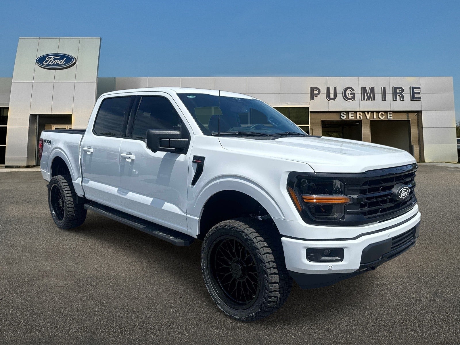 2026 Ford F-150 XLT 4WD SUPERCREW 5.5' BO in Oxford White — front three-quarter view