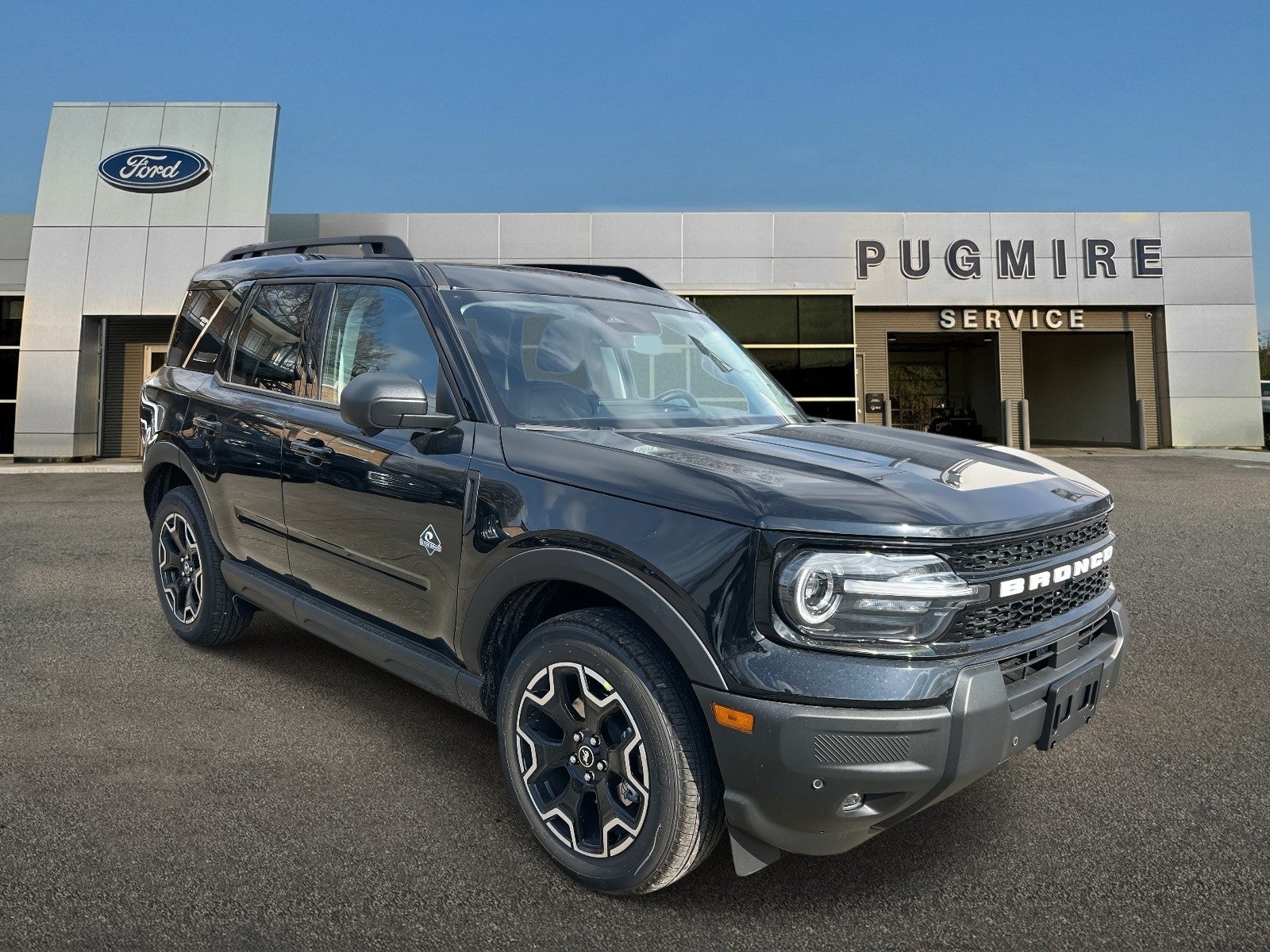 2025 Ford Bronco Sport OUTER BANKS 4X4 in Shadow Black — front three-quarter view
