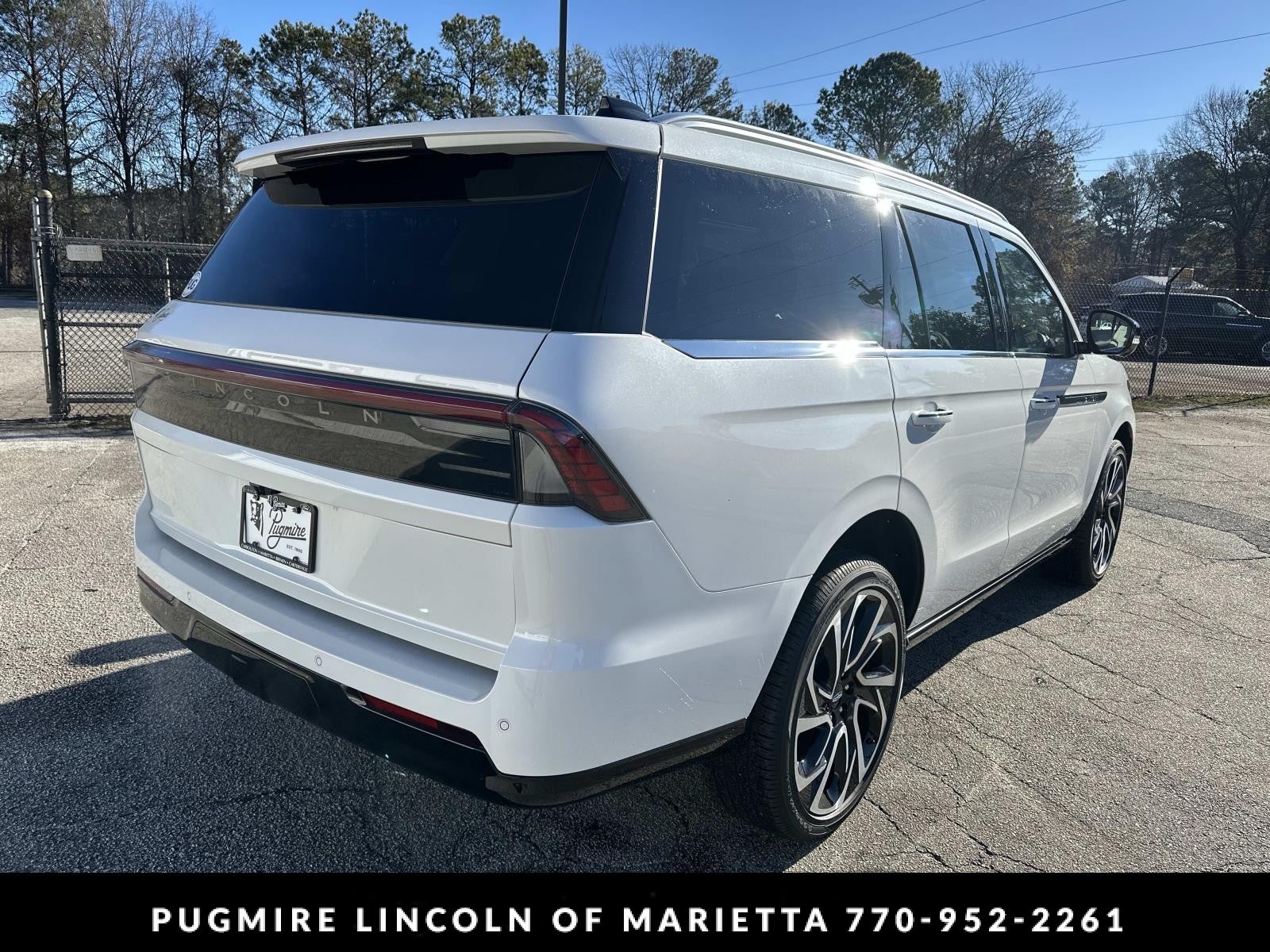 2026 Lincoln Navigator — detail view