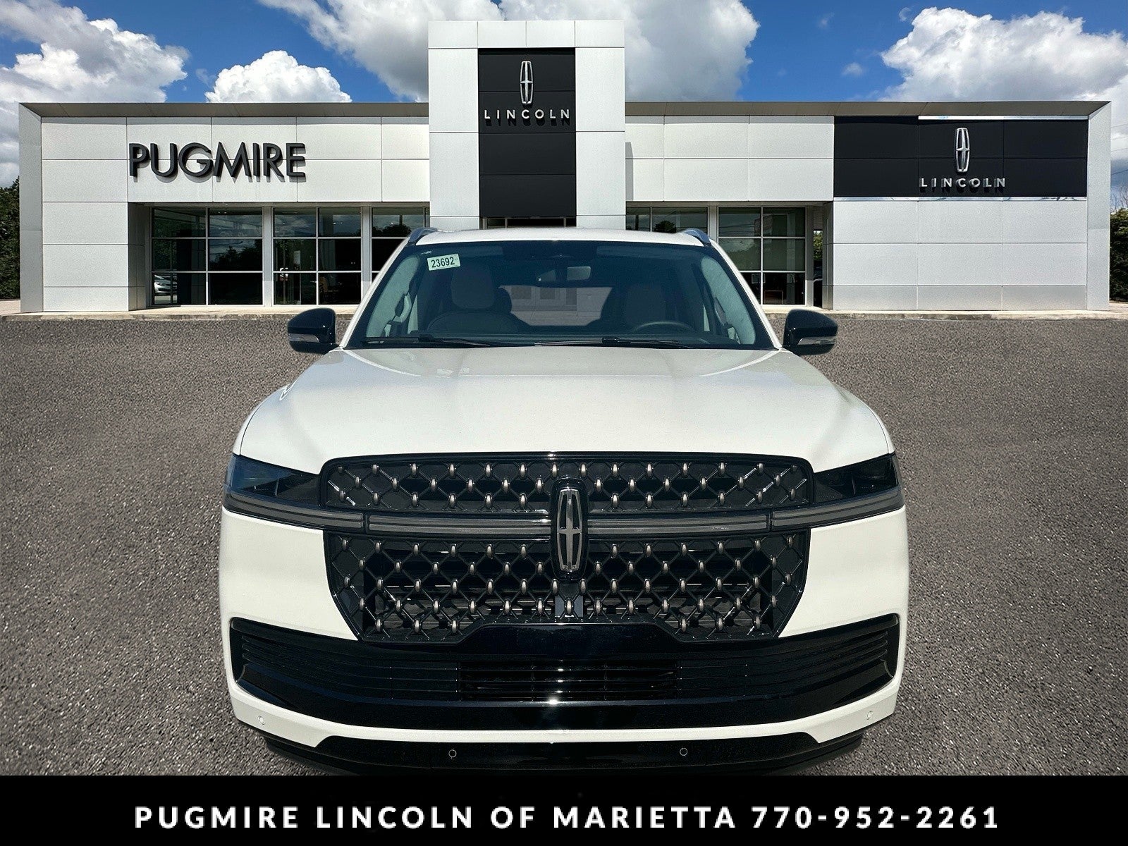 2026 Lincoln Navigator — side profile view