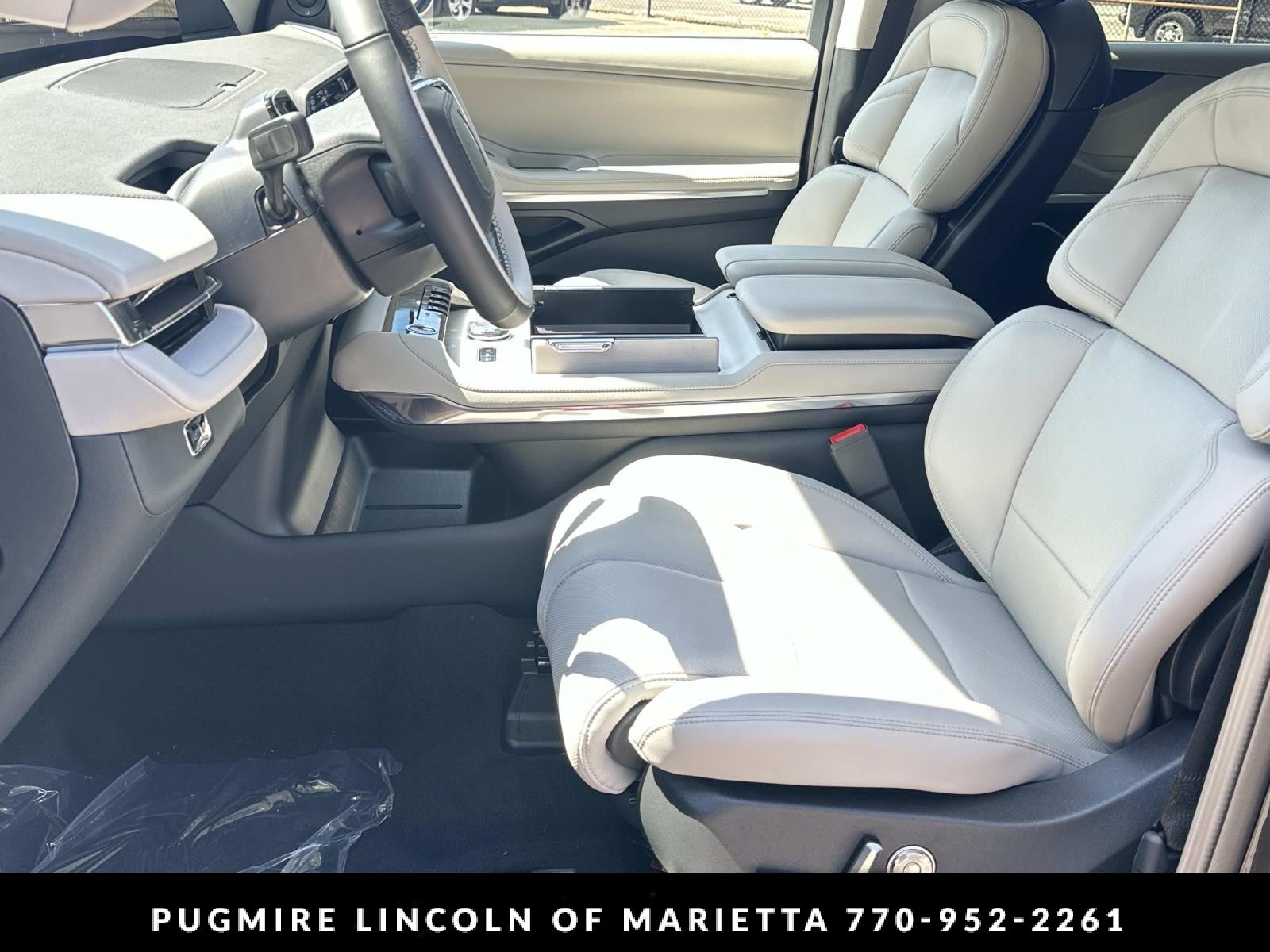 2026 Lincoln Navigator — detail view