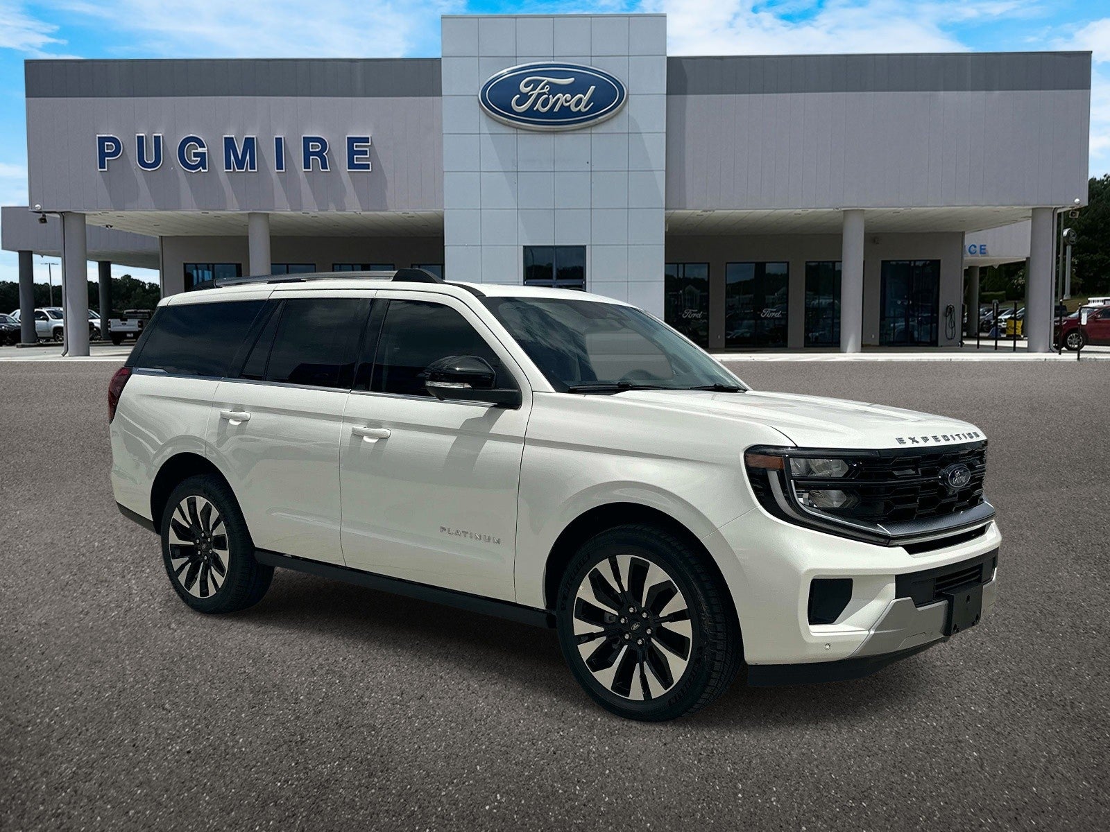 2026 Ford Expedition PLATINUM 4X4 in Star White Met Tri-Coat — front three-quarter view